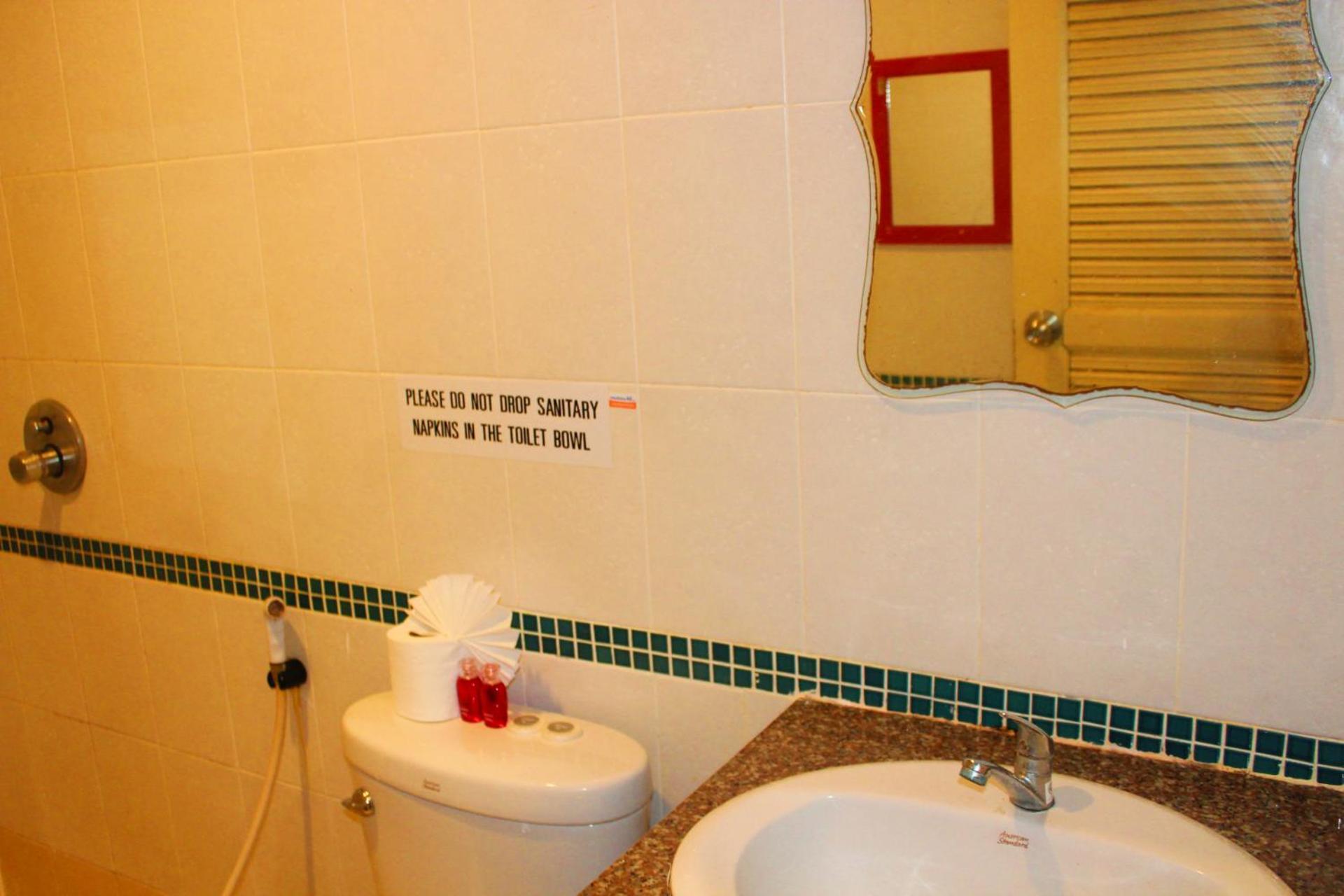 Hollywood Inn Hotel Patong Eksteriør billede