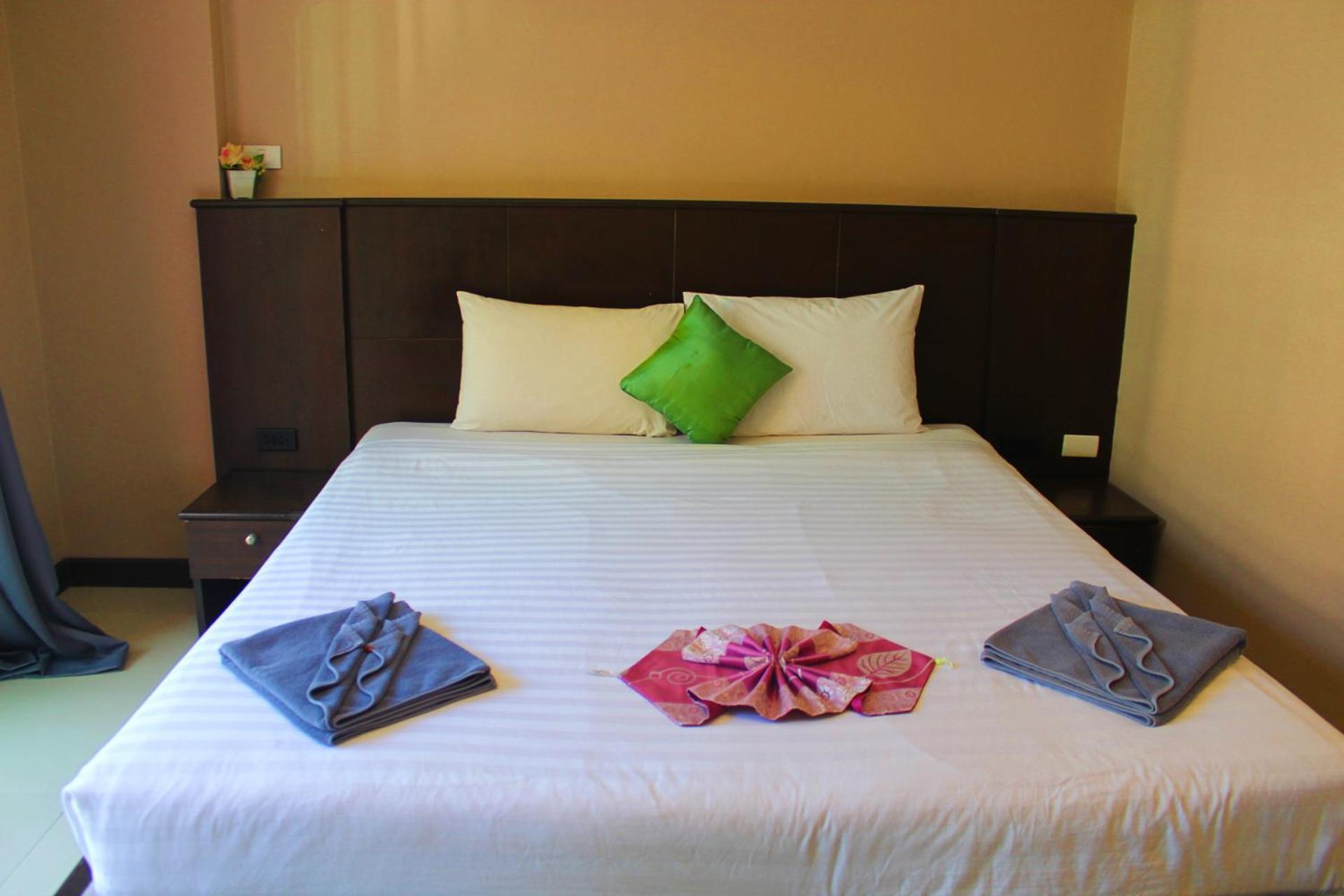 Hollywood Inn Hotel Patong Eksteriør billede