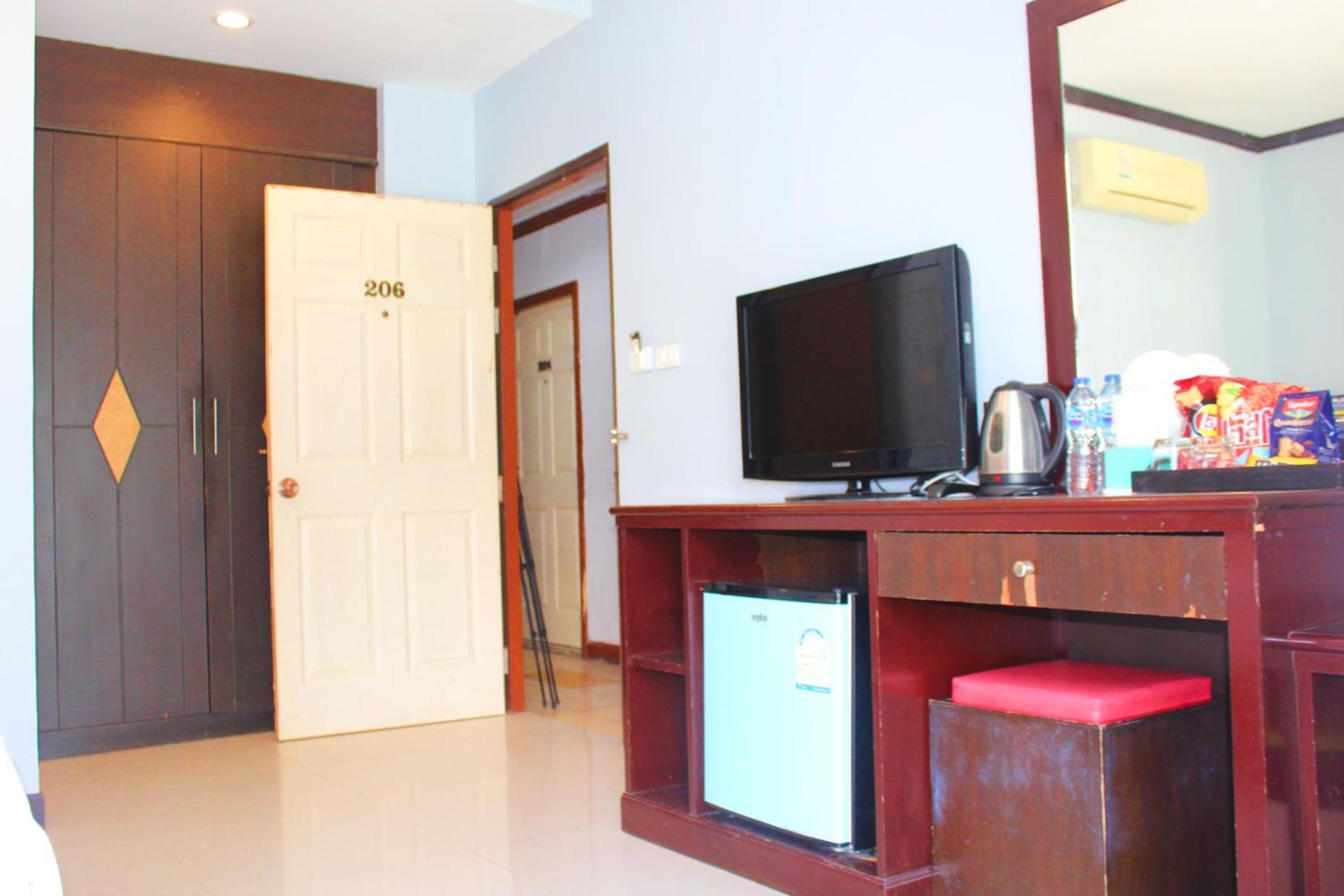 Hollywood Inn Hotel Patong Eksteriør billede