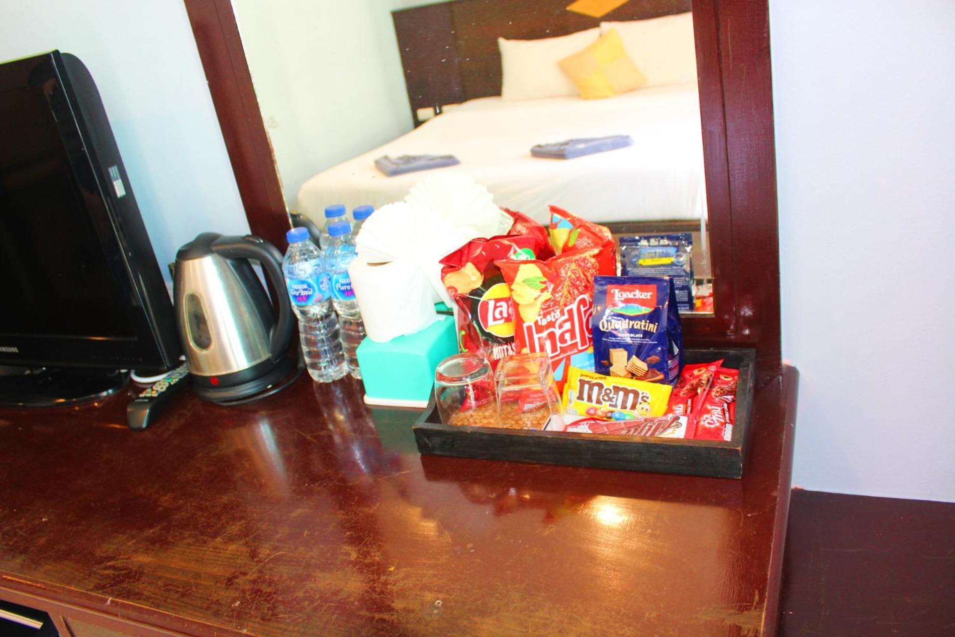 Hollywood Inn Hotel Patong Eksteriør billede